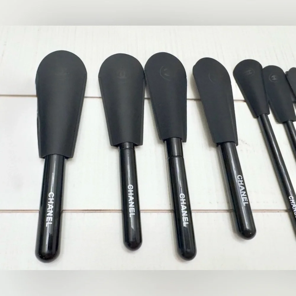 NEW Chanel Takeaways Makeup Bag & Makeup Brush Bundle